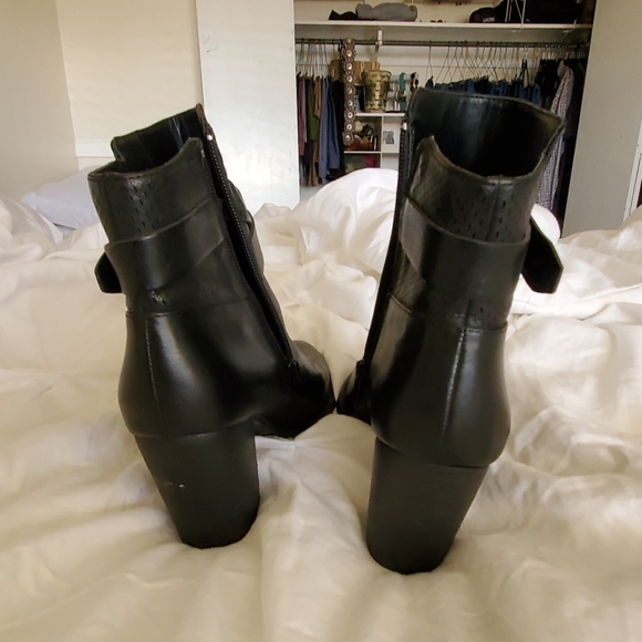 Boots - Picture 4 of 5